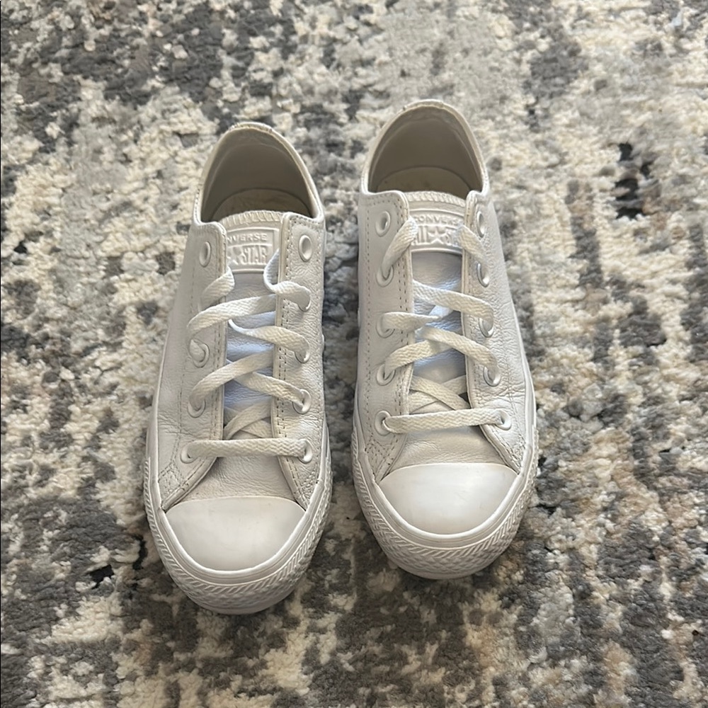 Leather converse size 6